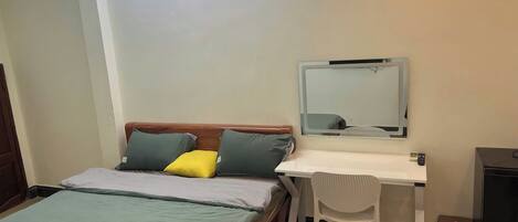 Free WiFi, bed sheets