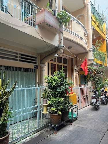 Crowne Cafe Hotel