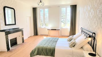 7 bedrooms, in-room safe, desk, iron/ironing board