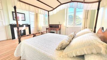7 bedrooms, in-room safe, desk, iron/ironing board