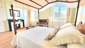 7 chambres, coffres-forts dans les chambres, bureau