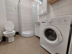 Bathroom - Magheru Studio Central (Bucharest)