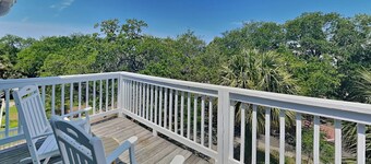 Sea Walk Cottage | Serene Views, Walk to Beach!