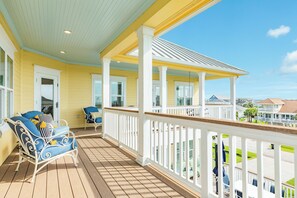 Terrace/patio - Elevator, Deck-Level Hot Tub, Game Room, Pet Friendly, Easy Walk to Beach (Galveston)