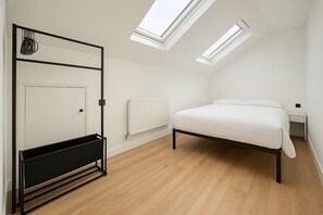 1 chambre, bureau, fer et planche à repasser, Wi-Fi