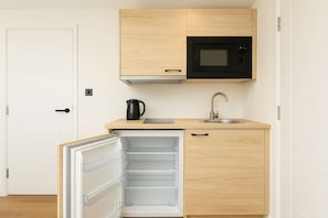 Fridge, microwave, stovetop, cookware/dishes/utensils