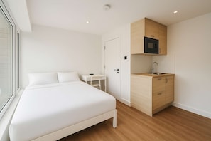 1 bedroom, desk, iron/ironing board, WiFi