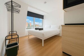 1 bedroom, desk, iron/ironing board, WiFi