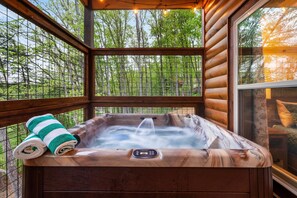 Outdoor spa tub