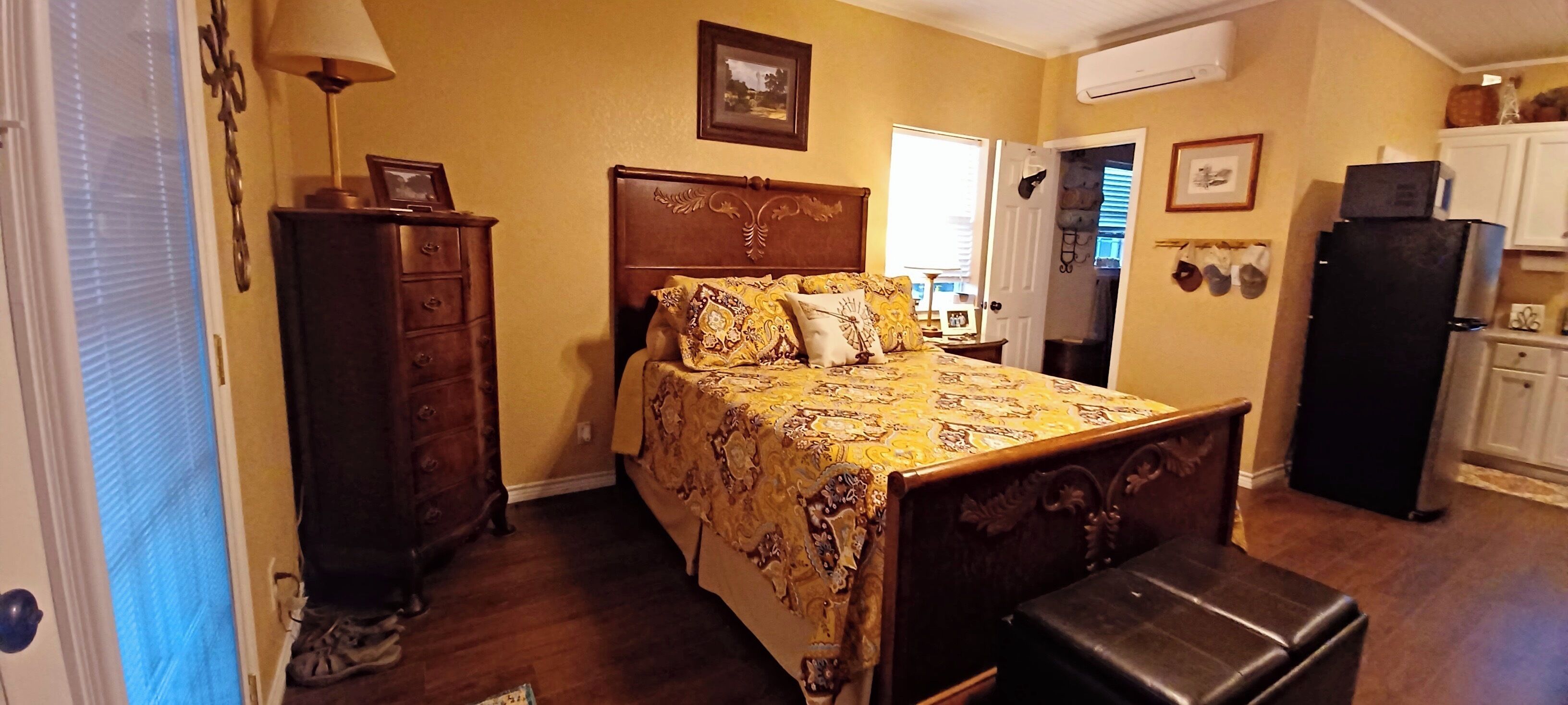 1 chambre, fer et planche à repasser, Wi-Fi gratuit, draps fournis