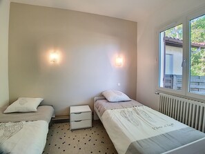 2 chambres, lit parapluie