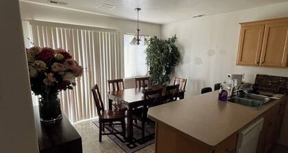 30+ Day Stay • Furnished 2BR Townhome • Near Hospitals & INL • The Tree House