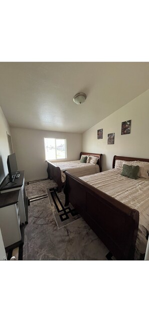 2 bedrooms, WiFi, bed sheets