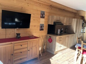Micro-ondes, four, plaque de cuisson, lave-vaisselle