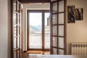 4 bedrooms, free WiFi, bed sheets