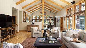 Smart TV y chimenea
