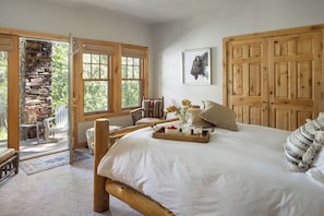 5 bedrooms, iron/ironing board, WiFi, bed sheets