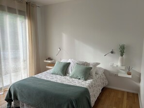 2 habitaciones, tabla de planchar con plancha, wifi y ropa de cama