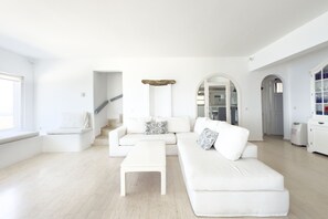 Living area - Eagles Nest Mykonos (Tourlos)