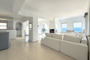 Living area - Eagles Nest Mykonos (Tourlos)