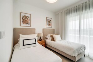 2 Schlafzimmer, Bügeleisen/Bügelbrett, Bettwäsche