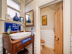 Cottage | Bathroom
