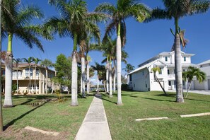 Property grounds - ⛱️Private Pool | Private Beach Access with Cabana | Island Fun⛱️ (Fort Myers Beach)