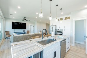 Fridge, microwave, oven, stovetop - ⛱️Canal Front with Private Pool-Close to Beach-Family Beach House⛱️ (Fort Myers Beach)