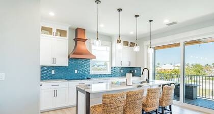 ⛱️Canal Front with Private Pool-Close to Beach-Family Beach House⛱️