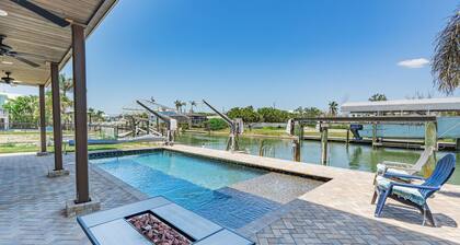 ⛱️Canal Front with Private Pool-Close to Beach-Family Beach House⛱️