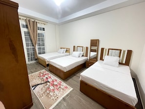 Apartemen Deluks, 2 kamar tidur, lemari es & microwave, pemandangan kota | 2 kamar tidur, seprai katun Mesir, dan seprai premium