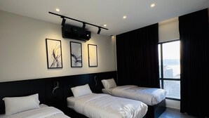 4 عدّة غرف نوم وخزنة داخل الغرفة وتجهيزات عازلة للصوت وواي فاي مجانًا