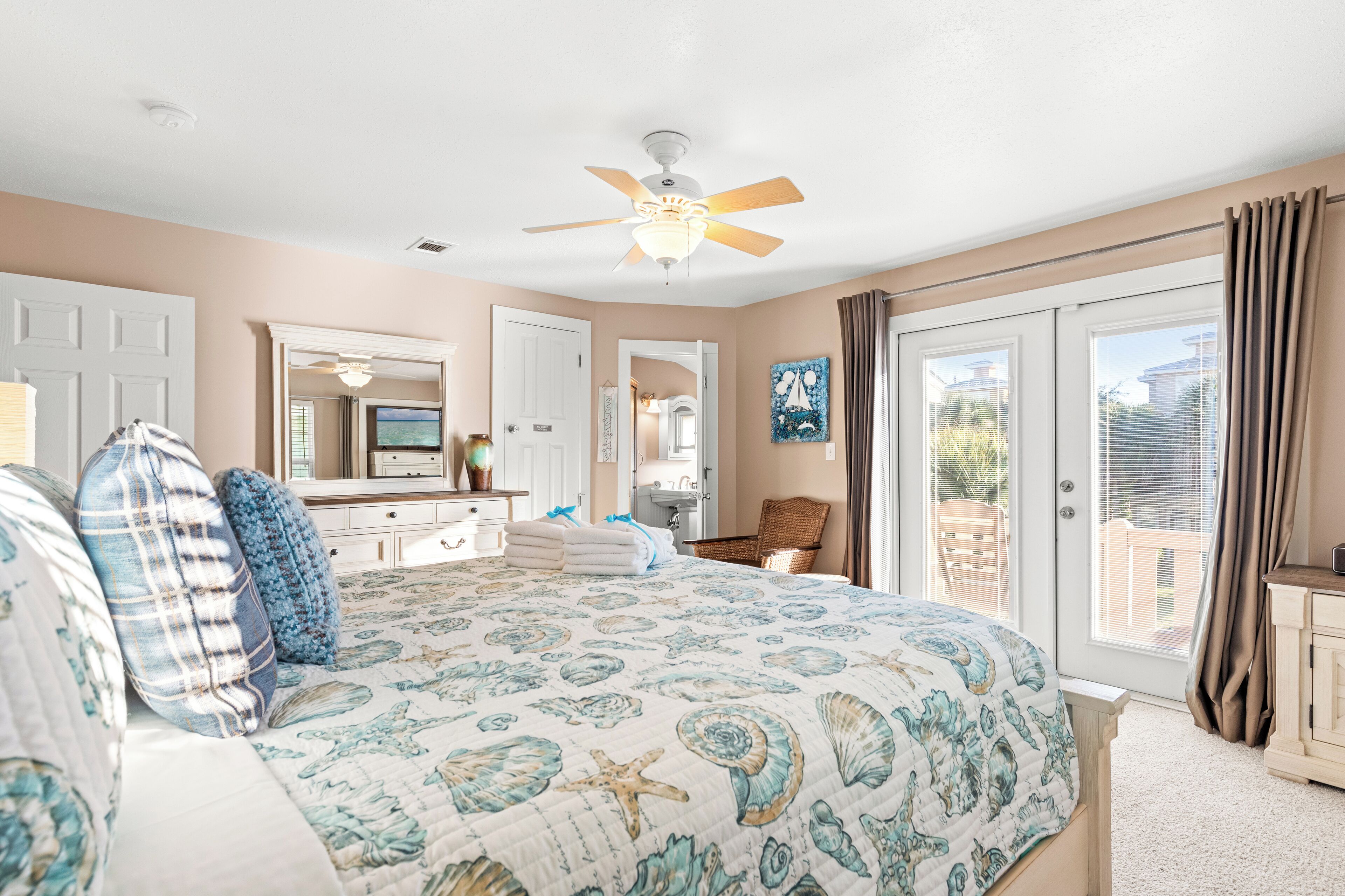 Townhome, Multiple Beds, Patio, Garden View (5808 Beach Drive A) | 3 bedrooms, individually decorated, individually furnished