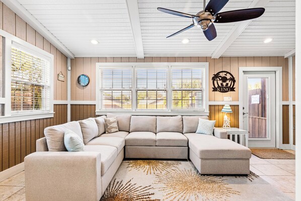 Townhome, Multiple Beds, Patio, Garden View (5808 Beach Drive A) | Living area