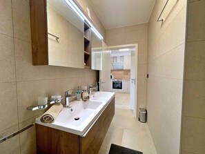 Bathroom - Holiday apartment, modernly furnished, with air conditioning (Šilo)