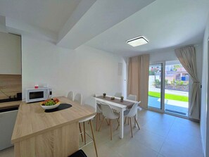 Dining - Holiday apartment, modernly furnished, with air conditioning (Šilo)