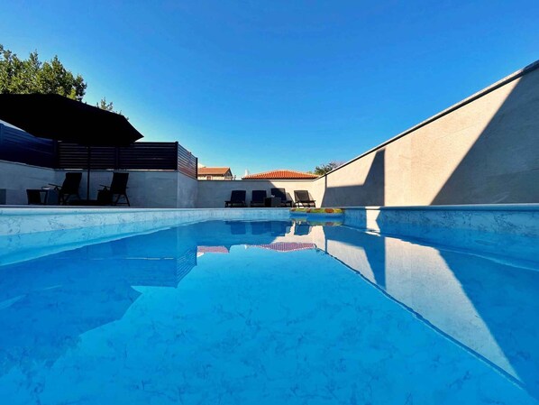 Pool - Holiday apartment, modernly furnished, with private pool (Šilo)