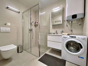 Bathroom - Holiday apartment, modernly furnished, with private pool (Šilo)