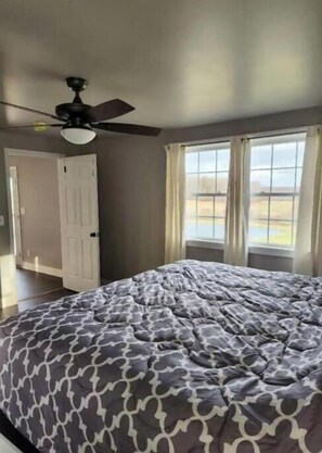 3 bedrooms, iron/ironing board, free WiFi, bed sheets