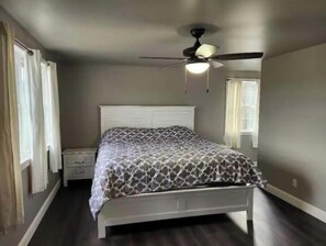 3 bedrooms, iron/ironing board, free WiFi, bed sheets