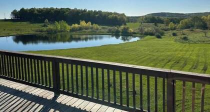 The Decker-Tranquil Getaway w/ Fire Pit, Kayaking & Fishing