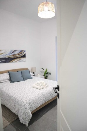 2 bedrooms, desk, iron/ironing board, travel crib