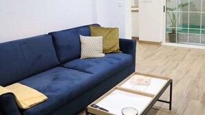 تلفزيون بشاشة مسطحة