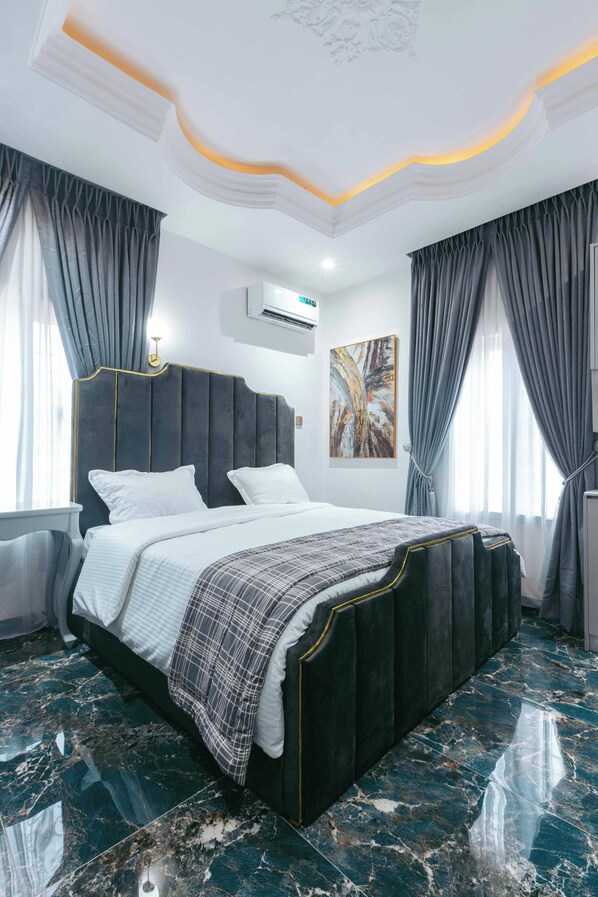 6 bedrooms, in-room safe, iron/ironing board