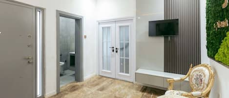 6 bedrooms, in-room safe, iron/ironing board