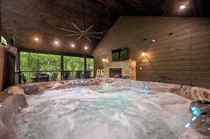 Indoor spa tub