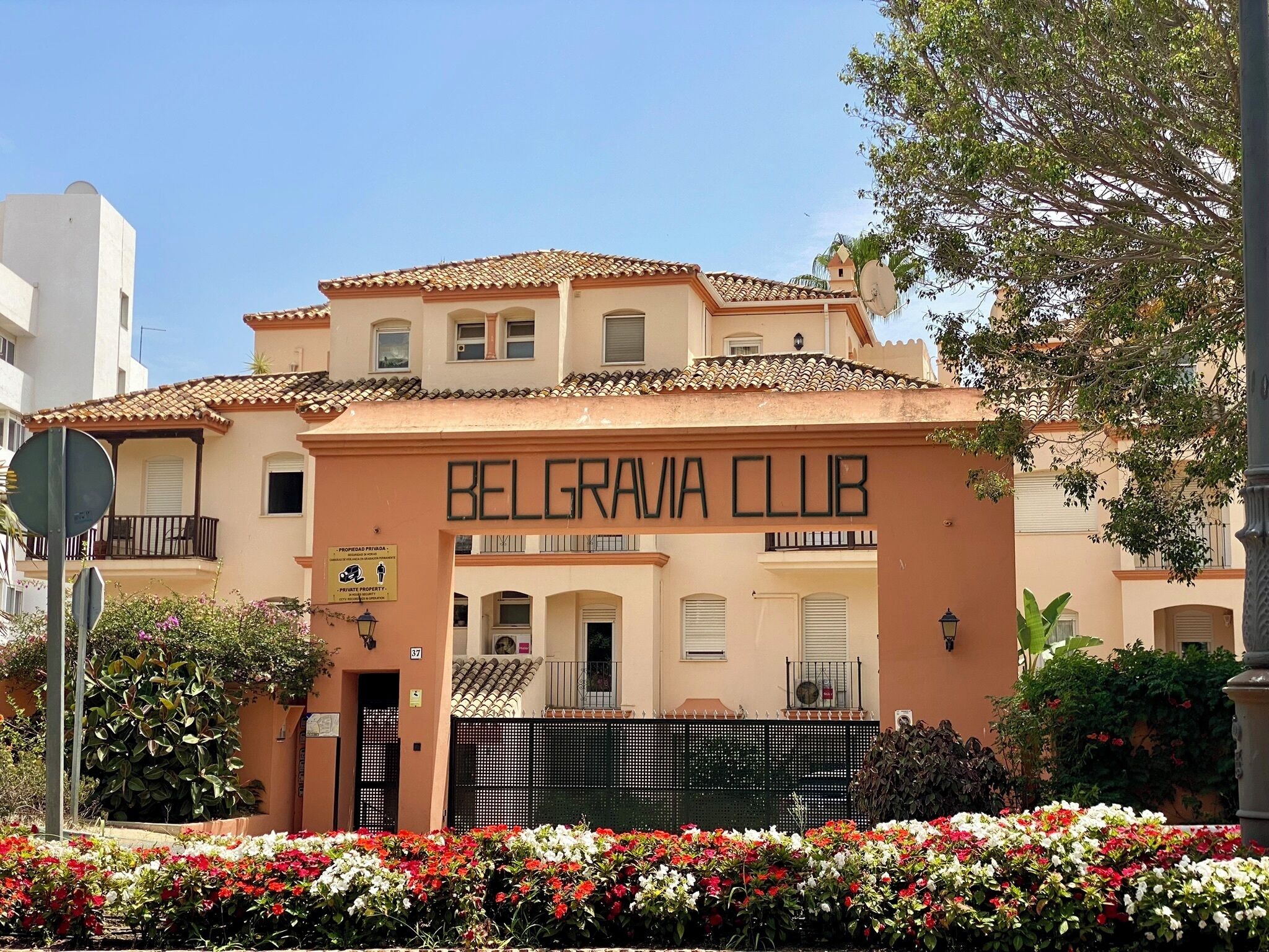 A building with a sign reading "BELGRAVIA CLUB".