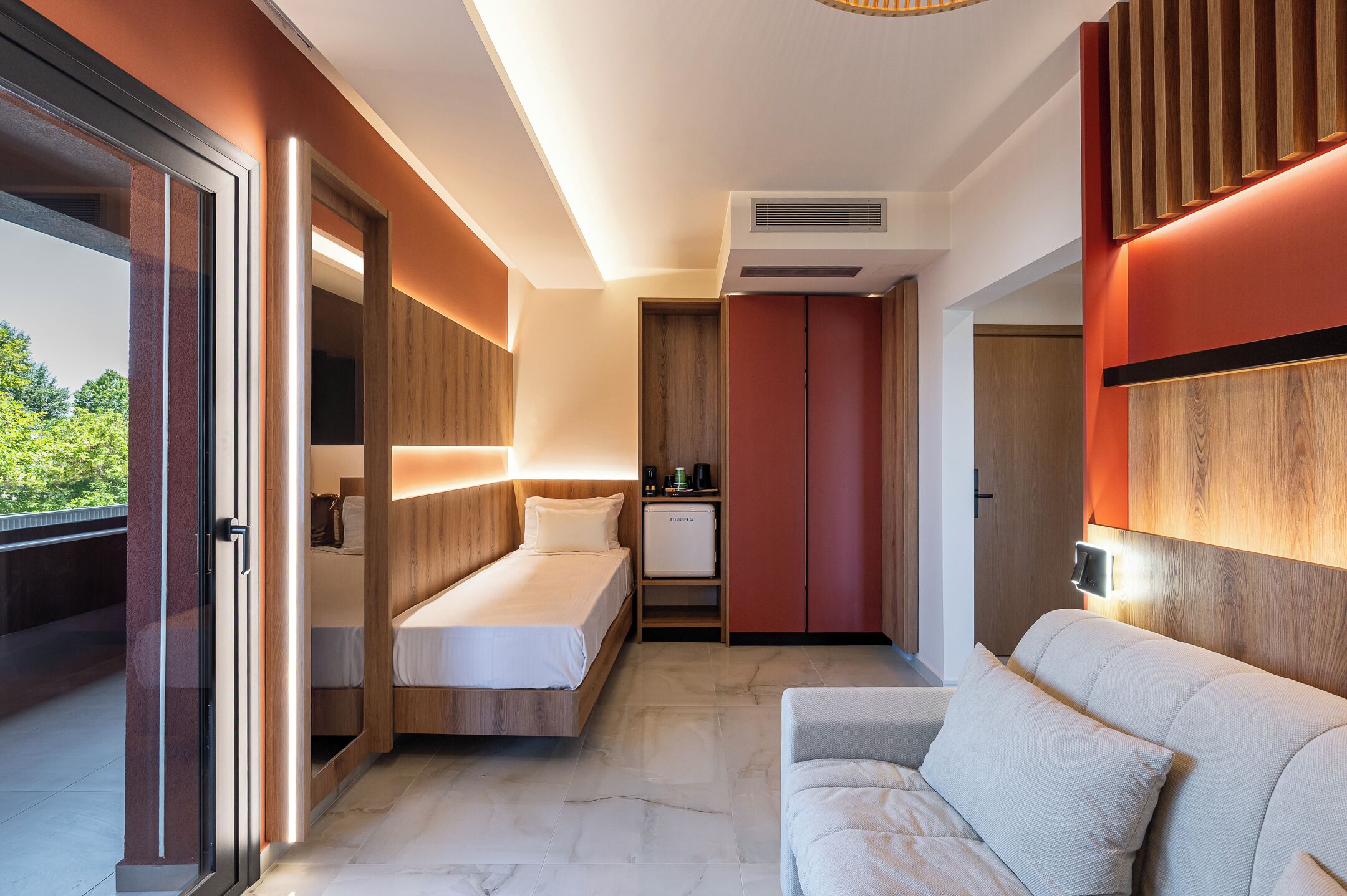 Soundproofing, free WiFi, bed sheets