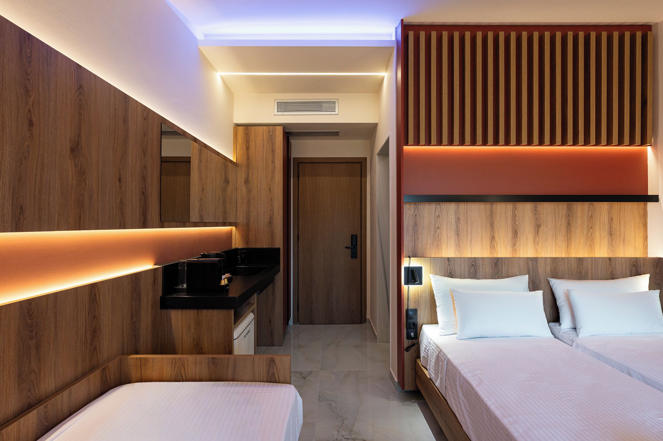 Soundproofing, free WiFi, bed sheets