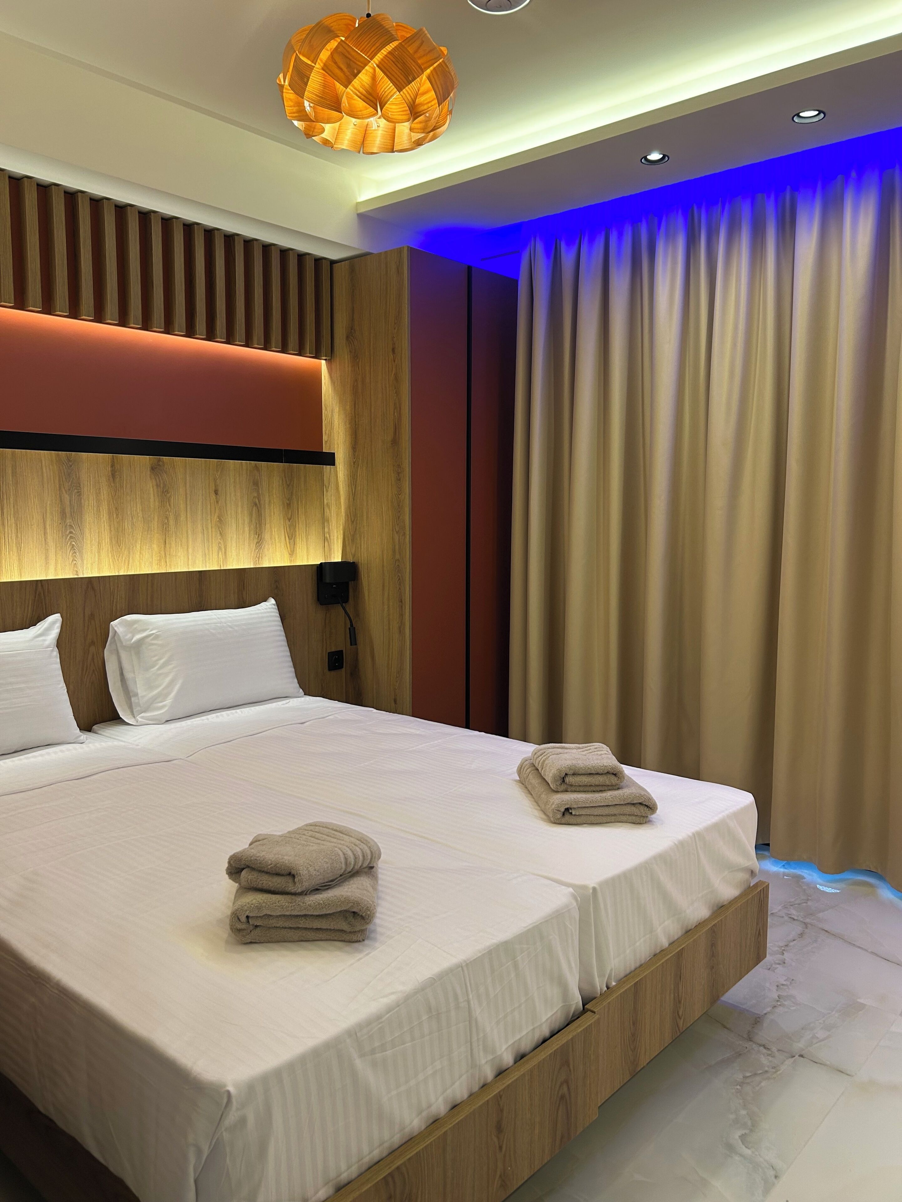 Soundproofing, free WiFi, bed sheets